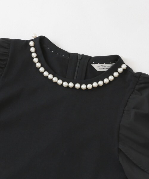TORRAZZO DONNA　パール付チューリップスリーブブラウス Torrazzo Donna（トラッゾドンナ）の「TORRAZZO DONNA パール付