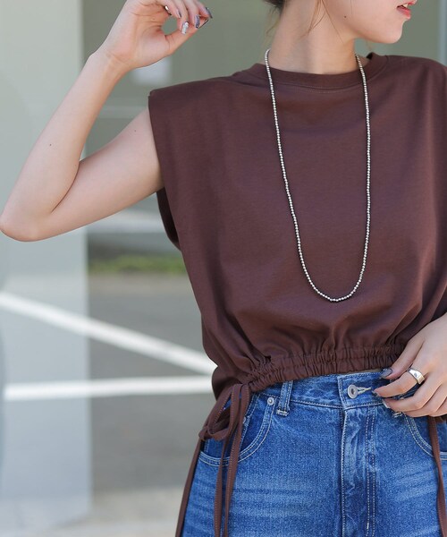 COLONY 2139（コロニートゥーワンスリーナイン）の「ショルダーパット裾ドロストノースリーブカットトップス（Tシャツ/カットソー・レディース・ホワイト/ブラウン/ブラック・F）」の3枚目の写真