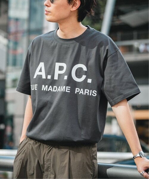 EDIFICE(エディフィス)の「《追加予約》【A.P.C. / アーペーセー】別注 オーバーサイズ ロゴプリント Tシャツ(その他・ブラック/S/M/L/XL)」の2枚目の写真