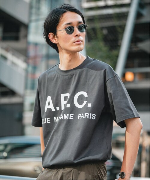 EDIFICE(エディフィス)の「《追加予約》【A.P.C. / アーペーセー】別注 オーバーサイズ ロゴプリント Tシャツ(その他・ブラック/S/M/L/XL)」の19枚目の写真