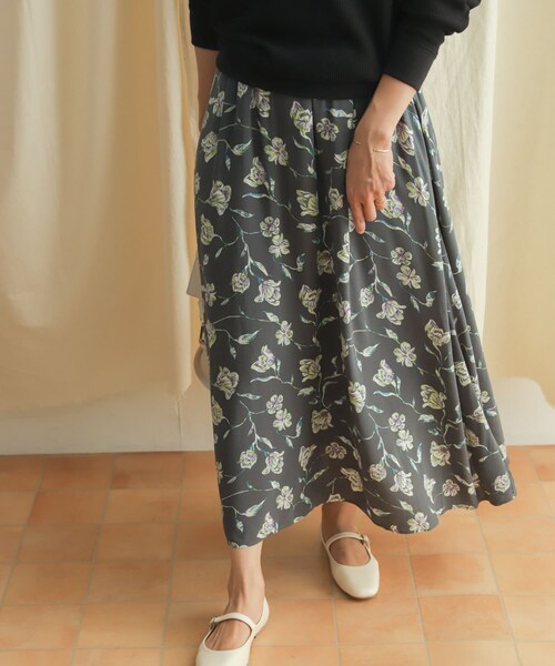 URBAN RESEARCH DOORS（アーバンリサーチドアーズ）の「レーヨン花柄スカート（スカート・レディース・CHARCOAL/BROWN・M）」の7枚目の写真