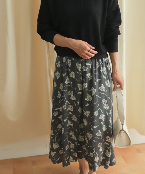 URBAN RESEARCH DOORS（アーバンリサーチドアーズ）の「レーヨン花柄スカート（スカート・レディース・CHARCOAL/BROWN・M）」の11枚目の写真