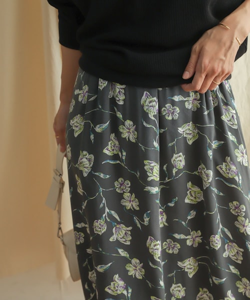 URBAN RESEARCH DOORS（アーバンリサーチドアーズ）の「レーヨン花柄スカート（スカート・レディース・CHARCOAL/BROWN・M）」の12枚目の写真
