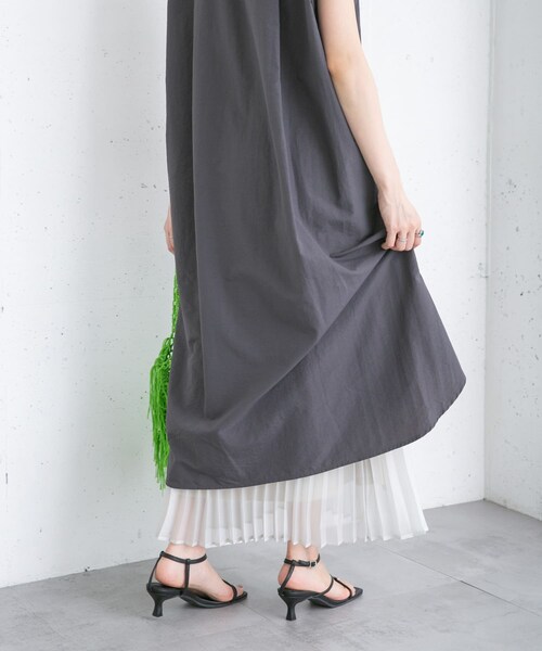 KBF(ケイビーエフ)の「グリッタープリーツスカート(スカート・レディース・OFF/BLACK/GRAY・one)」の7枚目の写真