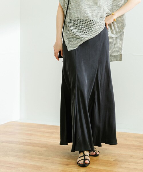 URBAN RESEARCH（アーバンリサーチ）の「キュプラフィブリルフレアスカート（スカート・レディース・CHARCOAL/BEIGE・FREE）」の2枚目の写真