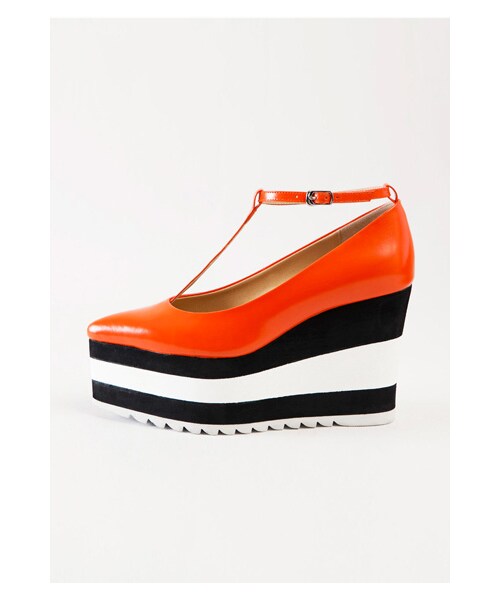 G.V.G.V.（ジーヴィージーヴィー）の「T STRAP POINTED TOE WEDGES（シューズ・レディース・BLACK/ORANGE/BEIGE・S/M/L）」の3枚目の写真