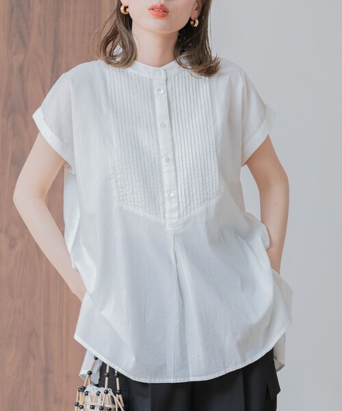 URBAN RESEARCH Sonny Label(アーバンリサーチサニーレーベル)の「『WEB/一部店舗限定』エアリーコットンピンタックドレスシャツ(トップス・レディース・ブラック/スモーキーブルー/オフ/サーモンピンク/ミント・FREE)」の2枚目の写真