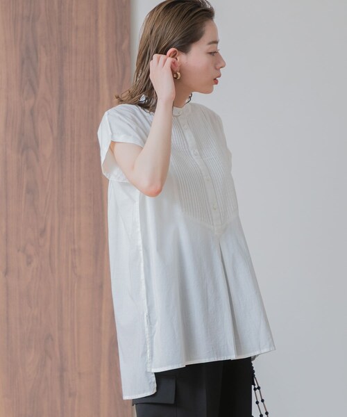 URBAN RESEARCH Sonny Label(アーバンリサーチサニーレーベル)の「『WEB/一部店舗限定』エアリーコットンピンタックドレスシャツ(トップス・レディース・ブラック/スモーキーブルー/オフ/サーモンピンク/ミント・FREE)」の6枚目の写真