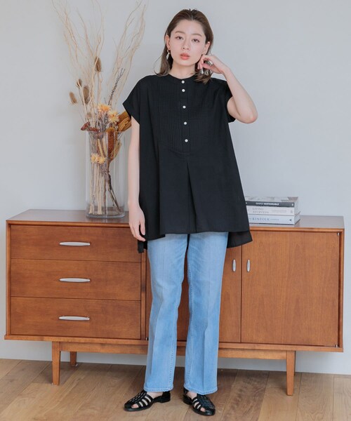 URBAN RESEARCH Sonny Label(アーバンリサーチサニーレーベル)の「『WEB/一部店舗限定』エアリーコットンピンタックドレスシャツ(トップス・レディース・ブラック/スモーキーブルー/オフ/サーモンピンク/ミント・FREE)」の19枚目の写真