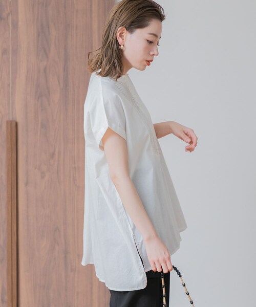 URBAN RESEARCH Sonny Label(アーバンリサーチサニーレーベル)の「『WEB/一部店舗限定』エアリーコットンピンタックドレスシャツ(トップス・レディース・ブラック/スモーキーブルー/オフ/サーモンピンク/ミント・FREE)」の5枚目の写真