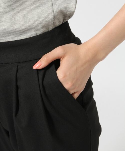LOWRYS FARM（ローリーズファーム）の「イージテーパードパンツ（パンツ・レディース・ブラック/グレー/ネイビー・Ｆ）」の7枚目の写真