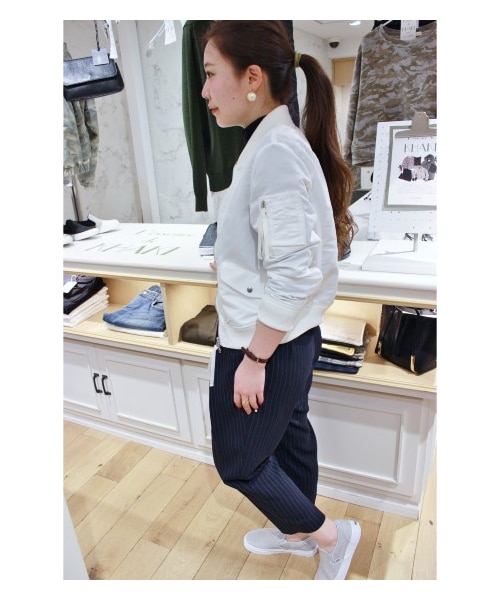 SLOBE IENA(スローブイエナ)の「《予約》ナイロンクロップドMA-1 ブルゾン(その他ブルゾン・レディース・ブラック/ホワイト/カーキ・36/38/40)」の2枚目の写真