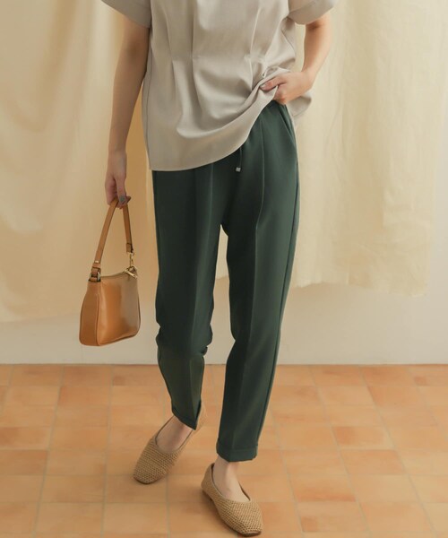 URBAN RESEARCH DOORS（アーバンリサーチドアーズ）の「ストレッチテーパードイージーパンツ（パンツ・レディース・GREEN/BLACK/NAVY・XS/S/M）」の7枚目の写真