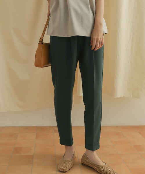 URBAN RESEARCH DOORS（アーバンリサーチドアーズ）の「ストレッチテーパードイージーパンツ（パンツ・レディース・GREEN/BLACK/NAVY・XS/S/M）」の8枚目の写真