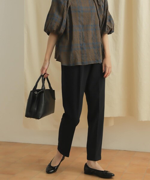 URBAN RESEARCH DOORS（アーバンリサーチドアーズ）の「ストレッチテーパードイージーパンツ（パンツ・レディース・GREEN/BLACK/NAVY・XS/S/M）」の18枚目の写真