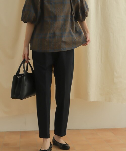 URBAN RESEARCH DOORS（アーバンリサーチドアーズ）の「ストレッチテーパードイージーパンツ（パンツ・レディース・GREEN/BLACK/NAVY・XS/S/M）」の22枚目の写真