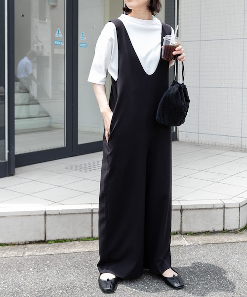 FORK&SPOON（フォークアンドスプーン）の「FORK&SPOON Uネックサロペット（オールインワン・サロペット・レディース・BLACK/NAVY・1/2）」の3枚目の写真