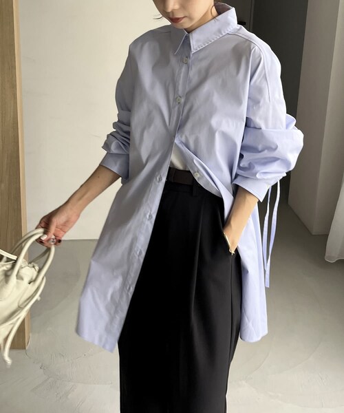 CAPRICIEUX LE'MAGE（カプリシューレマージュ）の「〈VERSEAU/ヴェルソー〉ギャザースリーブBIGシャツ（トップス・ホワイト/ブルー/ブラック・F）」の3枚目の写真