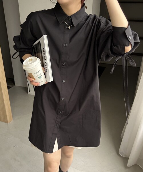 CAPRICIEUX LE'MAGE（カプリシューレマージュ）の「〈VERSEAU/ヴェルソー〉ギャザースリーブBIGシャツ（トップス・ホワイト/ブルー/ブラック・F）」の2枚目の写真