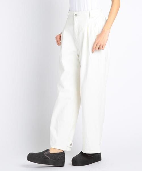 DOUBLE NAME（ダブルネーム）の「タック入りワイドパンツ（パンツ・レディース・グレー/オフシロ/柄A・FREE）」の2枚目の写真