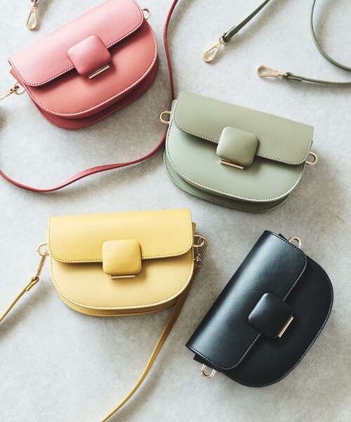 un dix cors（アンディコール）の「《予約》カラーショルダーバッグ（ショルダーバッグ・レディース・イエロー/グリーン/レッド/ブラック・F）」の2枚目の写真