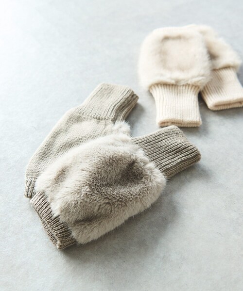 un dix cors（アンディコール）の「《予約》フェイクミンクニットハンドウォーマー（手袋・レディース・アイボリー/グレージュ・F）」の2枚目の写真