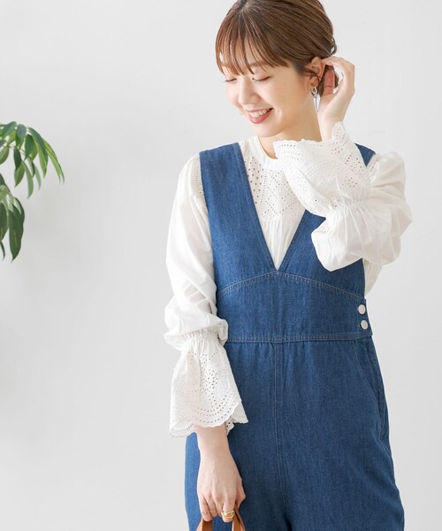 URBAN RESEARCH Sonny Label（アーバンリサーチサニーレーベル）の「2WAYスカラップコットンレースブラウス（トップス・レディース・オフ/ブラック/サックスブルー・FREE）」の4枚目の写真