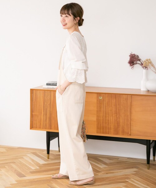 URBAN RESEARCH Sonny Label（アーバンリサーチサニーレーベル）の「2WAYスカラップコットンレースブラウス（トップス・レディース・オフ/ブラック/サックスブルー・FREE）」の22枚目の写真