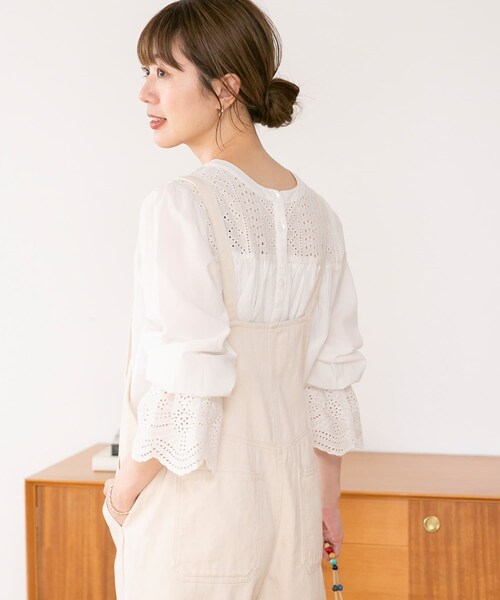 URBAN RESEARCH Sonny Label（アーバンリサーチサニーレーベル）の「2WAYスカラップコットンレースブラウス（トップス・レディース・オフ/ブラック/サックスブルー・FREE）」の17枚目の写真