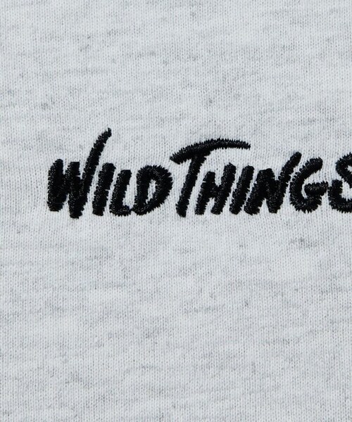 WILD THINGS（ワイルドシングス）の「【送料無料】限定展開 WILD THINGS×FREAK'S STORE/ワイルドシングス 別注 ビッグシルエット 袖プリント ロングスリーブTシャツ/ロンT【予約商品】（その他・メンズ・ホワイト/グレー/ブラック/ベージュ・S）」の2枚目の写真