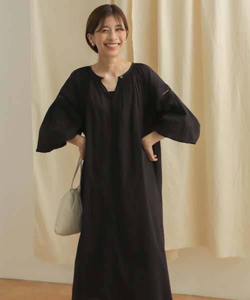 URBAN RESEARCH DOORS（アーバンリサーチドアーズ）の「コットンボイルラグランギャザーワンピース（ワンピース/ドレス・レディース・D.MNT/BLK/bordeaux・M）」の2枚目の写真