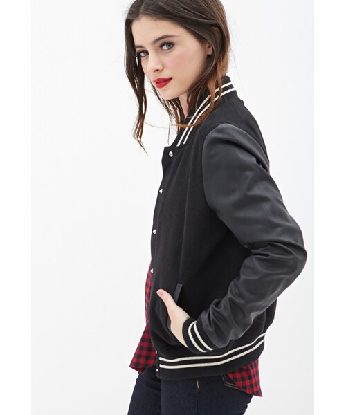FOREVER 21（フォーエバー トゥエンティーワン）の「FOREVER 21 Faux Leather Varsity Jacket（ライダースジャケット・レディース・Black/black・Small/Medium）」の3枚目の写真