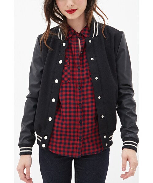 FOREVER 21（フォーエバー トゥエンティーワン）の「FOREVER 21 Faux Leather Varsity Jacket（ライダースジャケット・レディース・Black/black・Small/Medium）」の2枚目の写真