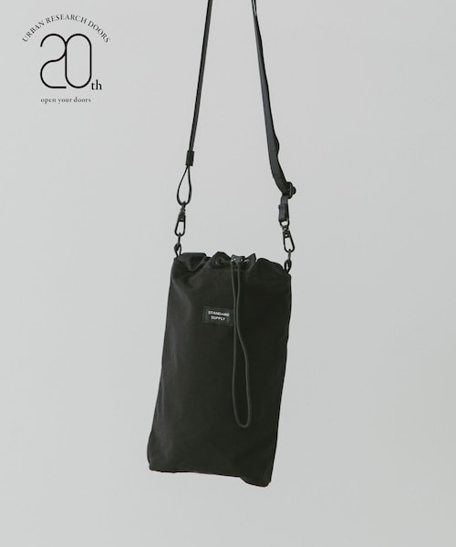 STANDARD SUPPLY(スタンダードサプライ)の「『別注』STANDARD SUPPLY×DOORS 20th 2wayDRAWSTRINGBAG(バッグ・メンズ・BLACK/FOLIAGE・one)」の1枚目の写真