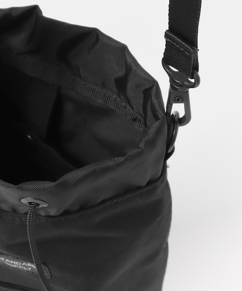 STANDARD SUPPLY(スタンダードサプライ)の「『別注』STANDARD SUPPLY×DOORS 20th 2wayDRAWSTRINGBAG(バッグ・メンズ・BLACK/FOLIAGE・one)」の4枚目の写真