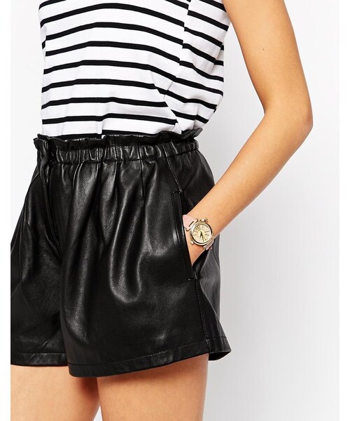 Vivienne Westwood（ヴィヴィアンウエストウッド）の「Vivienne Westwood Orb Face With Orb Charm Watch（アナログ腕時計・レディース・pink）」の3枚目の写真