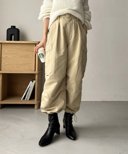 CAPRICIEUX LE'MAGE(カプリシューレマージュ)の「裾ドロストカーゴパンツ(カーゴパンツ・レディース・ホワイト/ベージュ・36/38)」の2枚目の写真