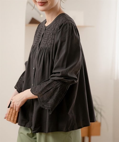 URBAN RESEARCH Sonny Label（アーバンリサーチサニーレーベル）の「2WAY扇貝花邊棉質蕾絲罩衫（その他・レディース・米色/黑色/薩克斯藍・米色/黑色/薩克斯藍）」の17枚目の写真