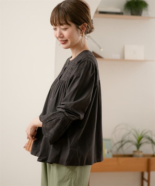 URBAN RESEARCH Sonny Label（アーバンリサーチサニーレーベル）の「2WAY扇貝花邊棉質蕾絲罩衫（その他・レディース・米色/黑色/薩克斯藍・米色/黑色/薩克斯藍）」の19枚目の写真