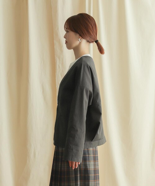 URBAN RESEARCH DOORS（アーバンリサーチドアーズ）の「リメイクショートジャケット（ジャケット/アウター・レディース・CHARCOAL/KHAKI・M）」の18枚目の写真