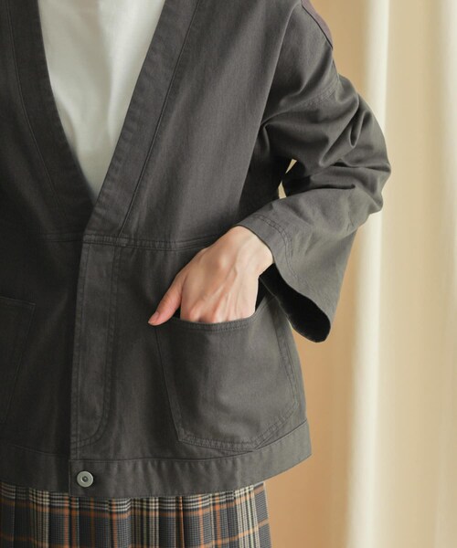 URBAN RESEARCH DOORS（アーバンリサーチドアーズ）の「リメイクショートジャケット（ジャケット/アウター・レディース・CHARCOAL/KHAKI・M）」の21枚目の写真