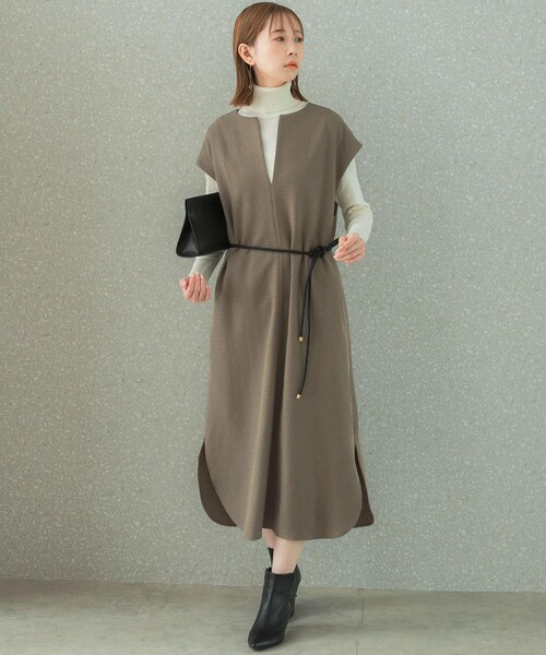 キーネックベルト付ベストワンピース