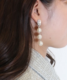 TITTY&CO.（ティティーアンドコー）の「【titty&Co. PETIT by POYO】オーバルビジュー3連パールピアス（アクセサリー・レディース）」