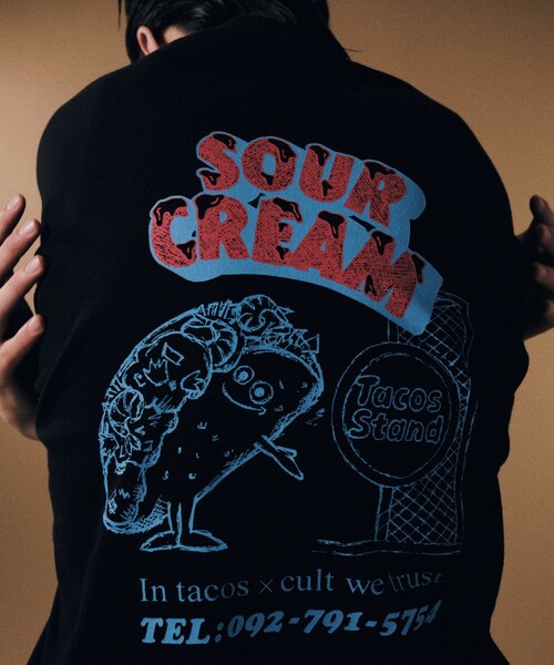 WHO'S WHO gallery（フーズフーギャラリー）の「【Sourcream × TACOSSTAND】 ロゴ TEE（Tシャツ/カットソー・レディース・ホワイト/チャコールグレー/ブラック・F）」の2枚目の写真