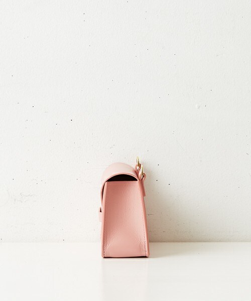 Sophie Hulme（ソフィーヒュルム）の「SOPHIE  HULME ナノエンベロープショルダーバック（ショルダーバッグ・レディース・ブラック/ライトピンク/エンジ・FREE）」の6枚目の写真