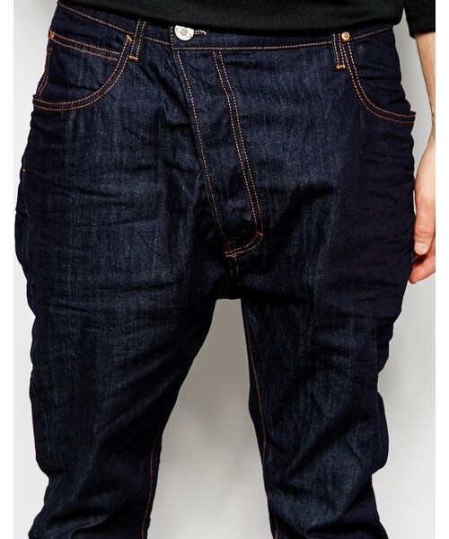 Vivienne Westwood（ヴィヴィアンウエストウッド）の「Vivienne Westwood Anglomania Jeans Asymetric Fly Twisted Tapered Fit Raw（デニムパンツ・メンズ・blue・36042 Long-W36in (91cm)L34in (86cm)/28042 Long-W28in (71cm)L34in (86cm)/32042 Long-W32in (81cm)L34in (86cm)/34042 Long-W34in (86cm)L34in (86cm)/30042 Long-W30in (76cm)L34in (86cm)）」の3枚目の写真