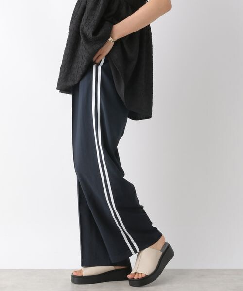 LEPSIM(レプシィム)の「ラインパンツ(パンツ・アイボリー08/ブラック09/ネイビー88・FREE SIZE)」の2枚目の写真