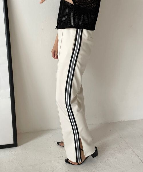 LOWRYS FARM（ローリーズファーム）の「サイドラインＺＩＰパンツ（パンツ・アイボリー08/ブラック09・FREE）」の6枚目の写真