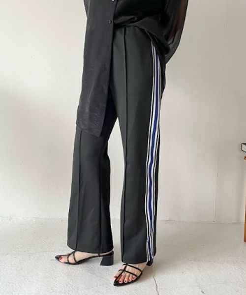 LOWRYS FARM（ローリーズファーム）の「サイドラインＺＩＰパンツ（パンツ・アイボリー08/ブラック09・FREE）」の2枚目の写真