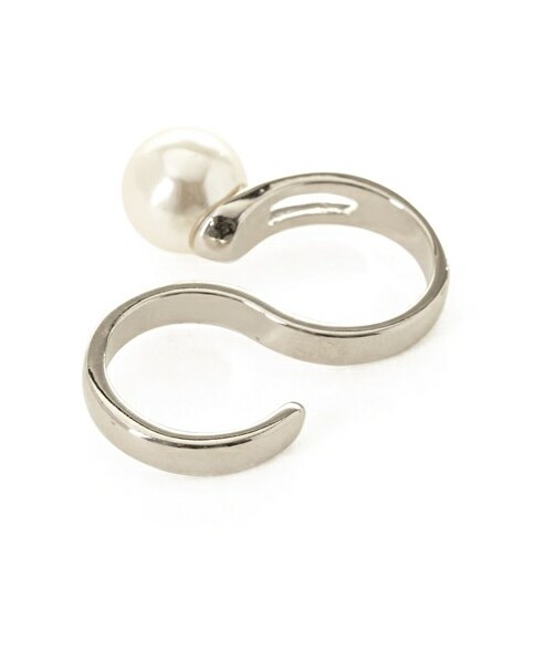 FOREVER 21(フォーエバー トゥエンティーワン)の「FOREVER 21 Faux Pearl Multi-Finger Ring(リング・レディース・Silver/cream・MED/LG/SM/MED)」の3枚目の写真